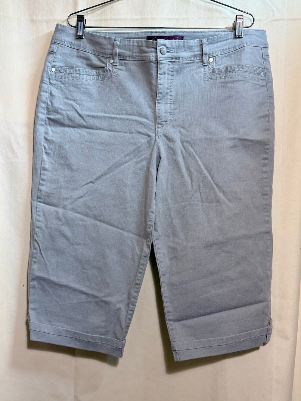 Gloria Vanderbilt Grey Capri Jeans Woman’s Size 14.